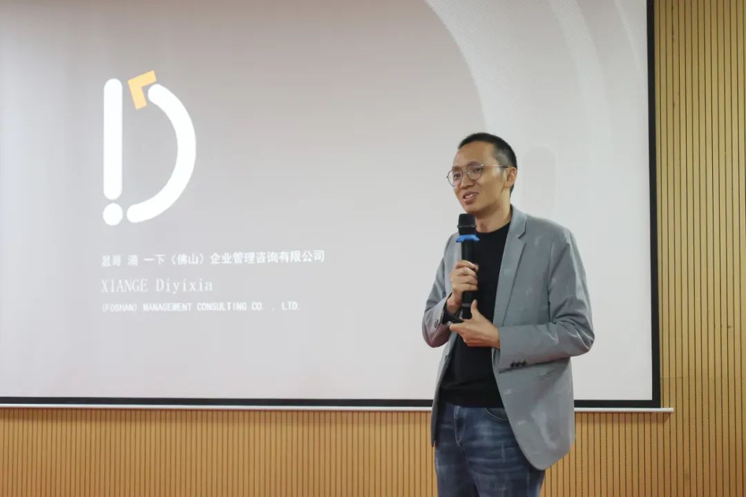 中國建筑材料流通協(xié)會(huì)副會(huì)長陳勤顯