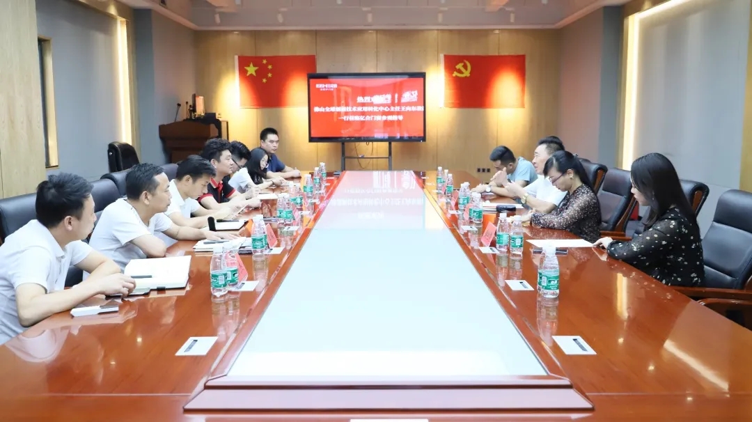 熱烈歡迎佛山全球創(chuàng)新技術(shù)應(yīng)用轉(zhuǎn)化中心主任王向東教授一行蒞臨億合門窗參觀指導(dǎo)